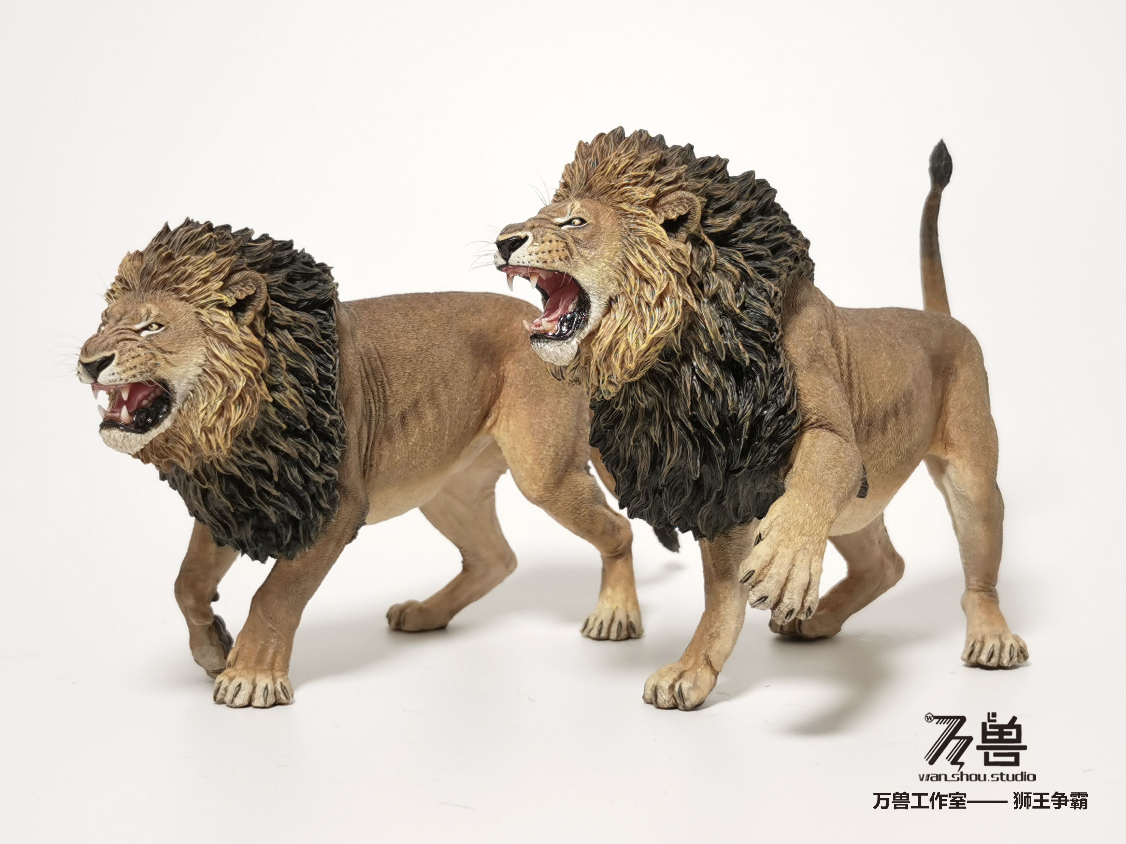 WS Studio Male Lion Fight Scene Statue