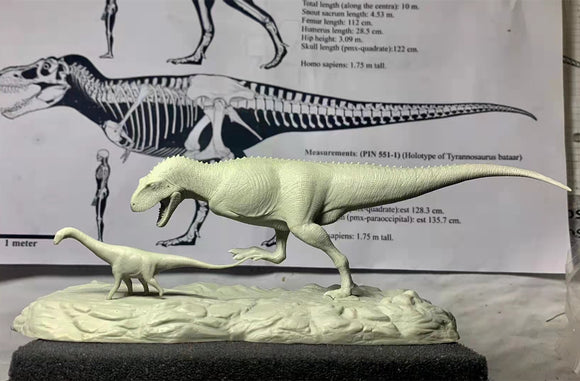 1/35 Scale Aucasaurus Hunt Antarctosaurus Cub Statue Kit
