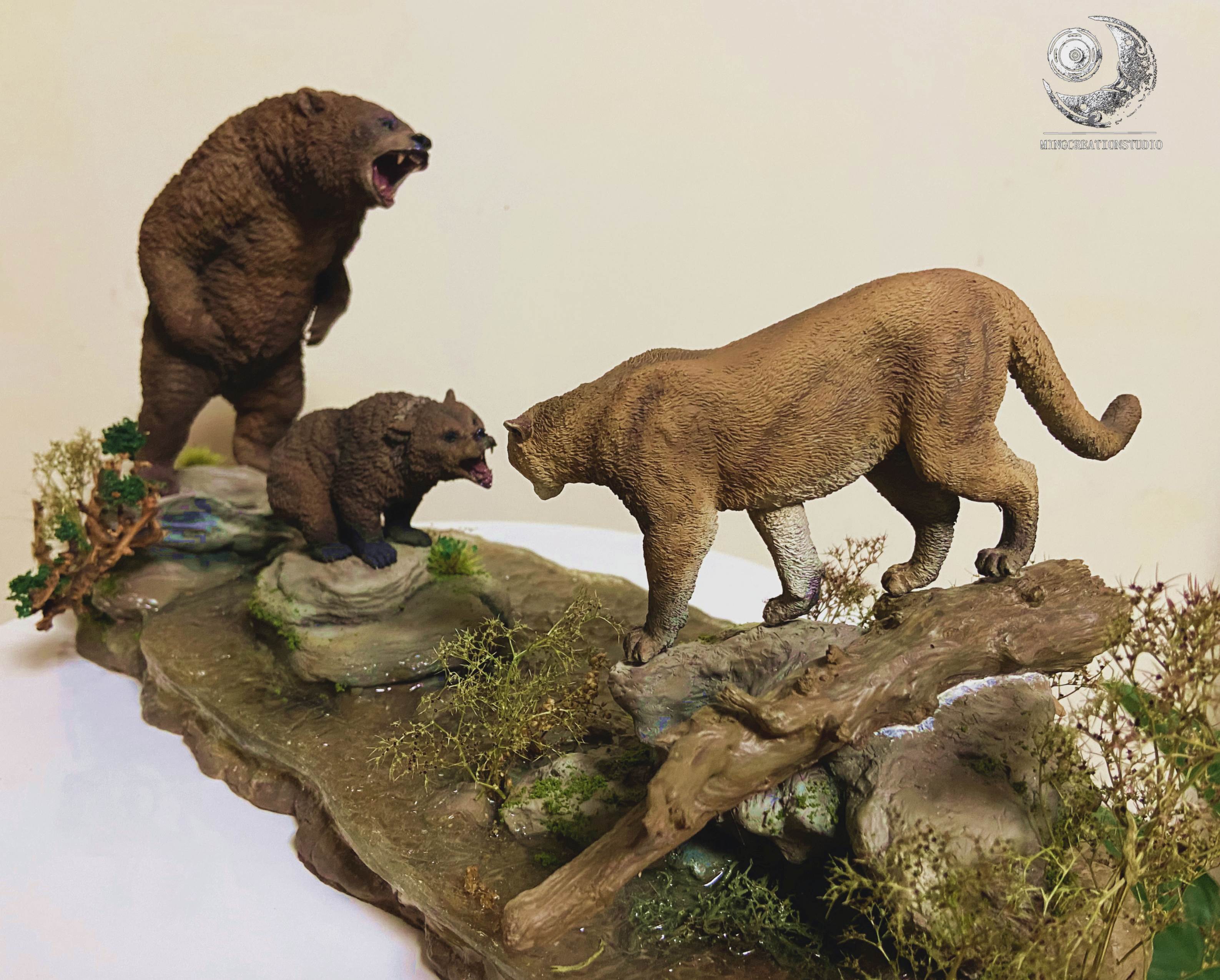 1:15 Cougar VS Brown Bear Scene Model