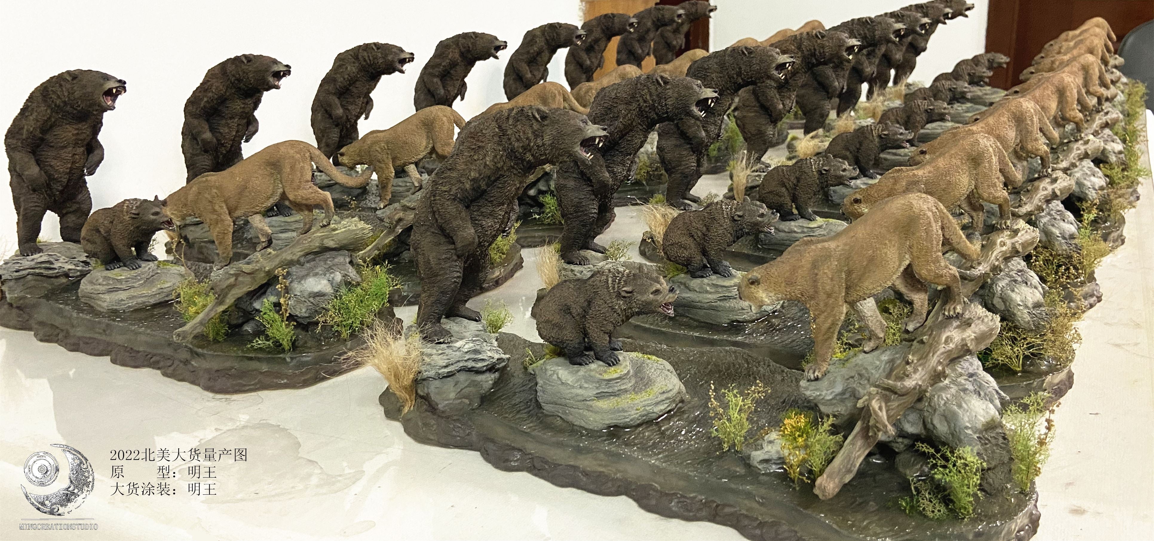 1:15 Cougar VS Brown Bear Scene Model