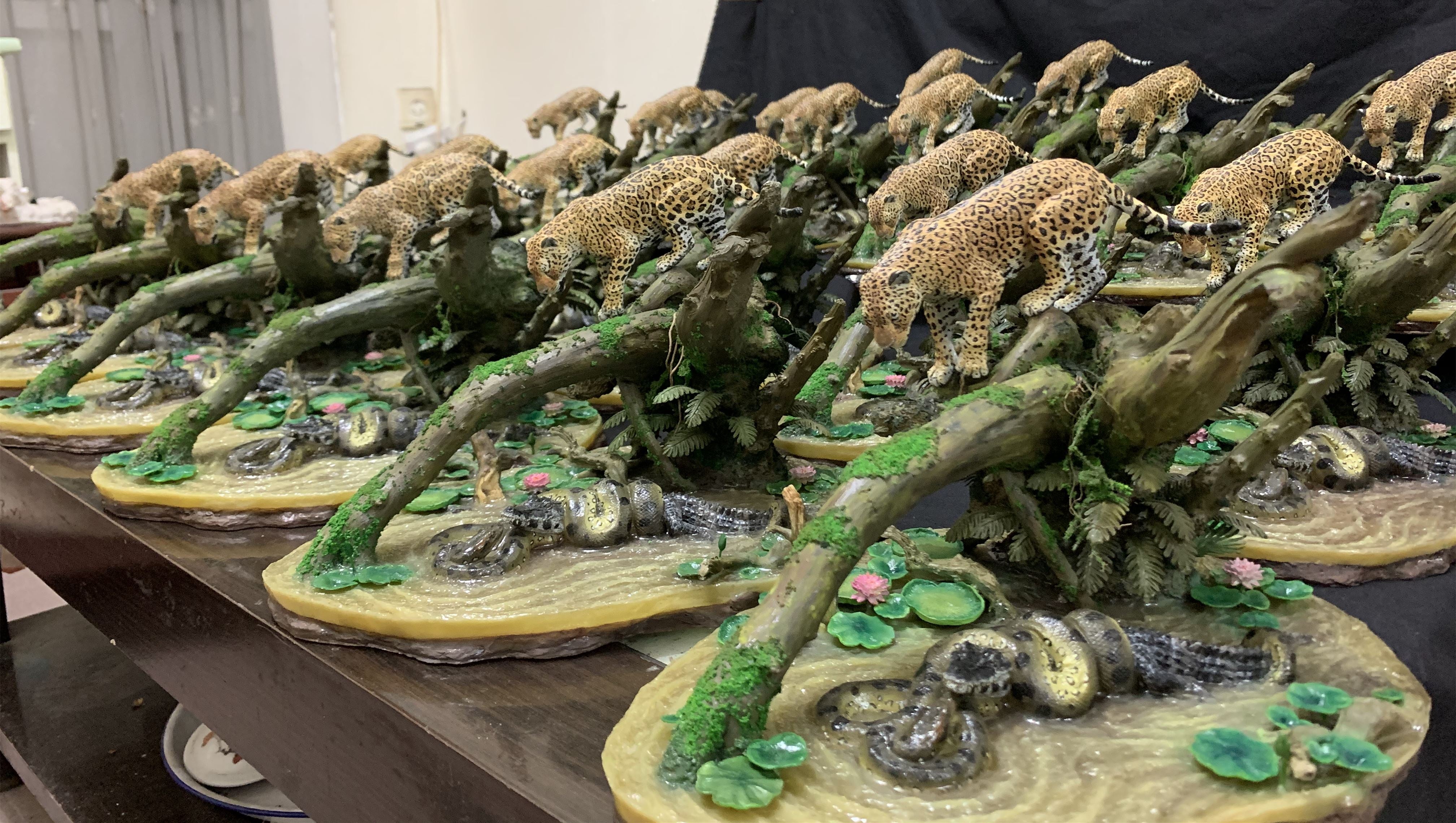 Panthera onca Eunectes Murinus Caiman Scene Model