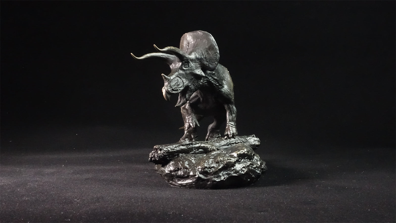 1/35 Scale Triceratops Bronze Statue