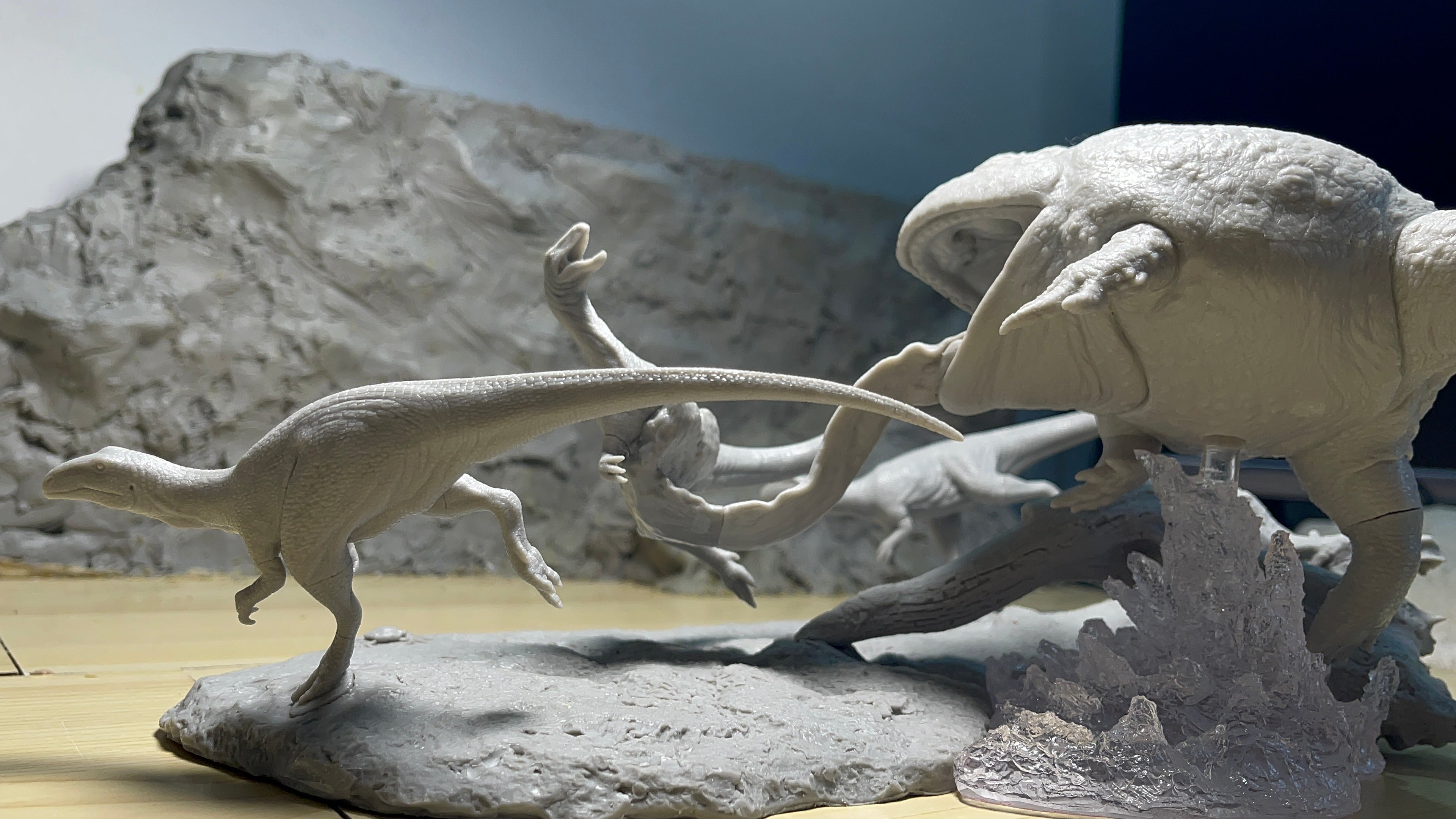 Sensen 1:5 Scale Beelzebufo Masiakasaurus Scene Statue