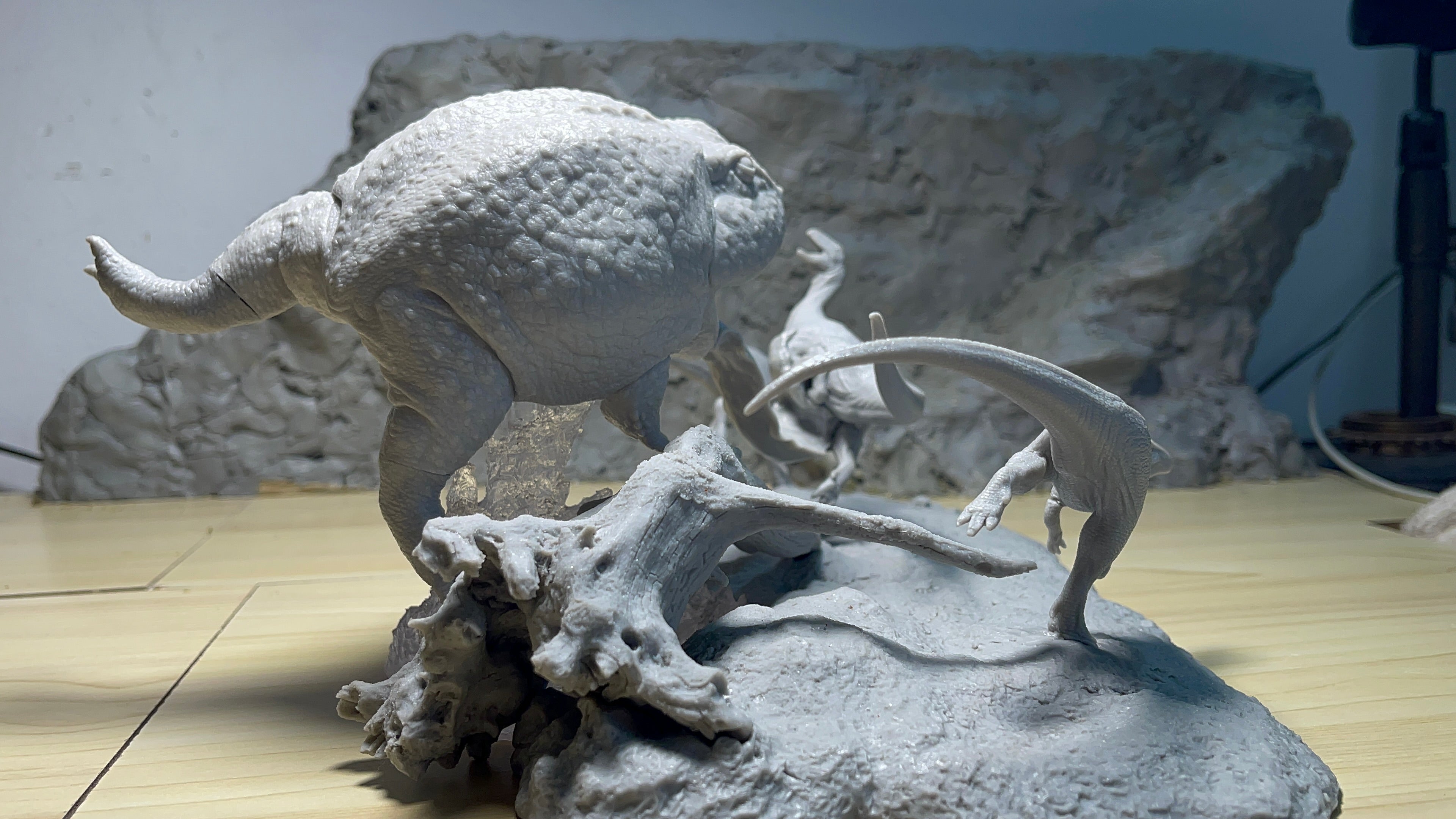 Sensen 1:5 Scale Beelzebufo Masiakasaurus Scene Statue