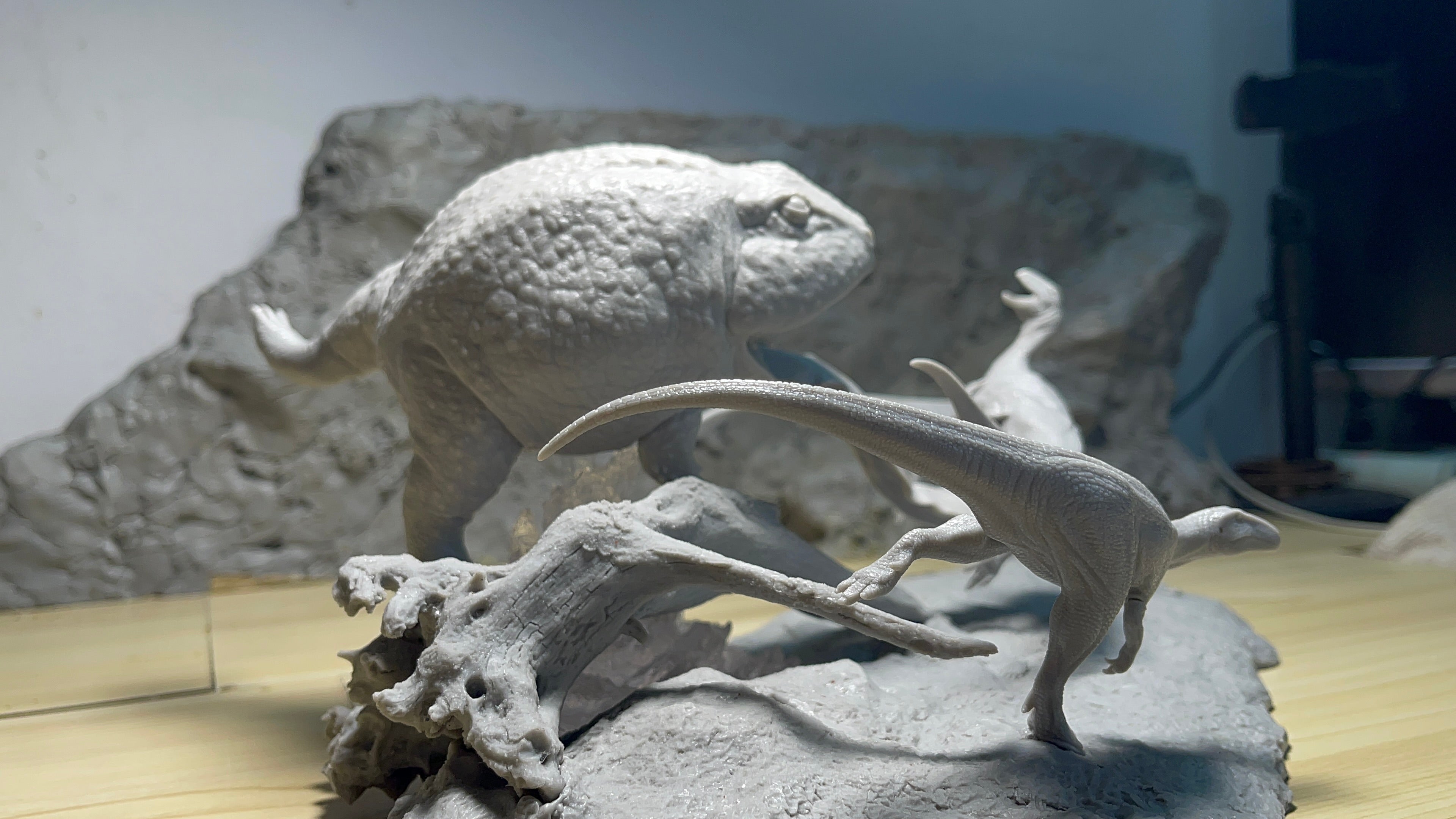 Sensen 1:5 Scale Beelzebufo Masiakasaurus Scene Statue