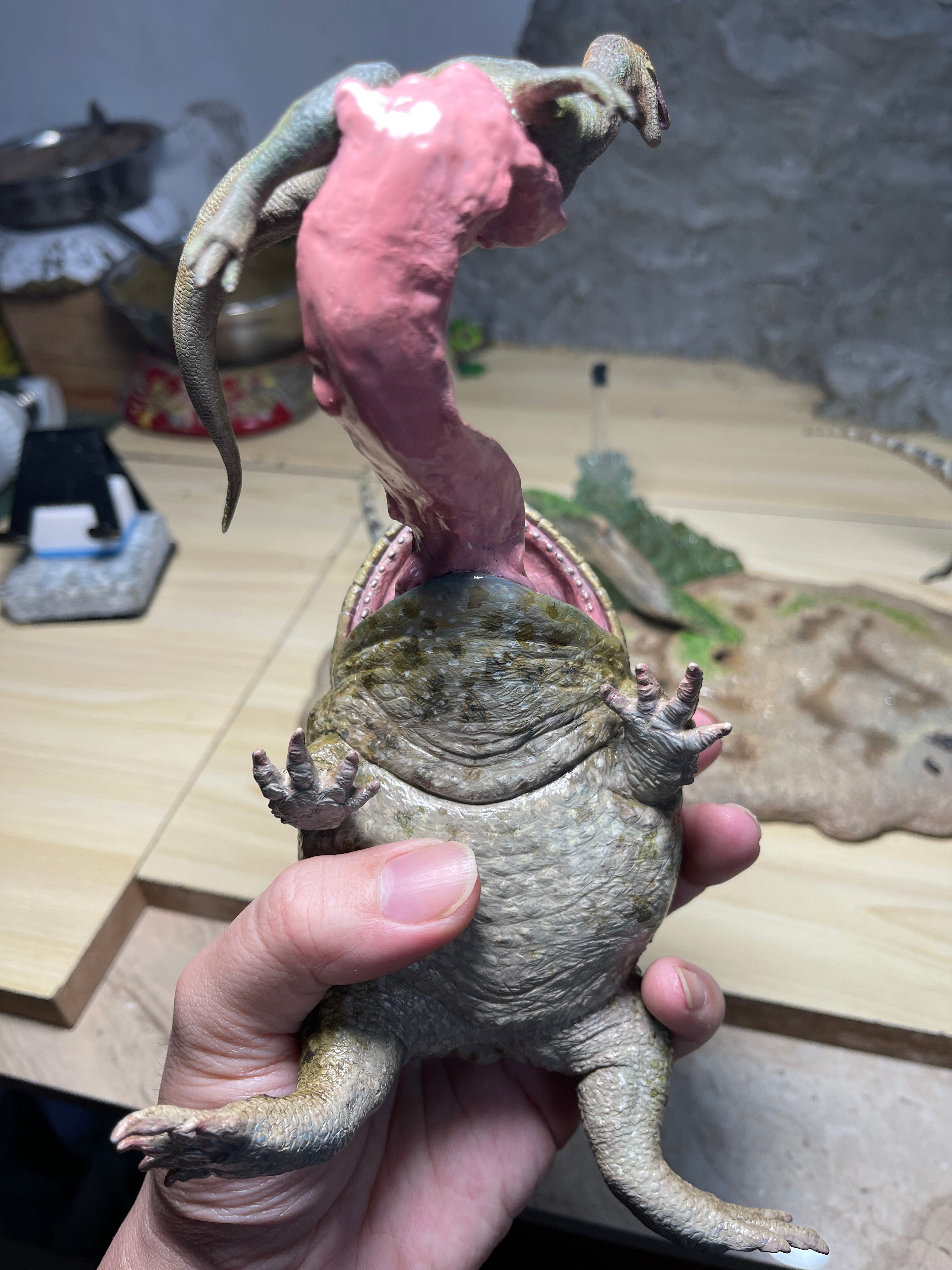 Sensen 1:5 Scale Beelzebufo Masiakasaurus Scene Statue