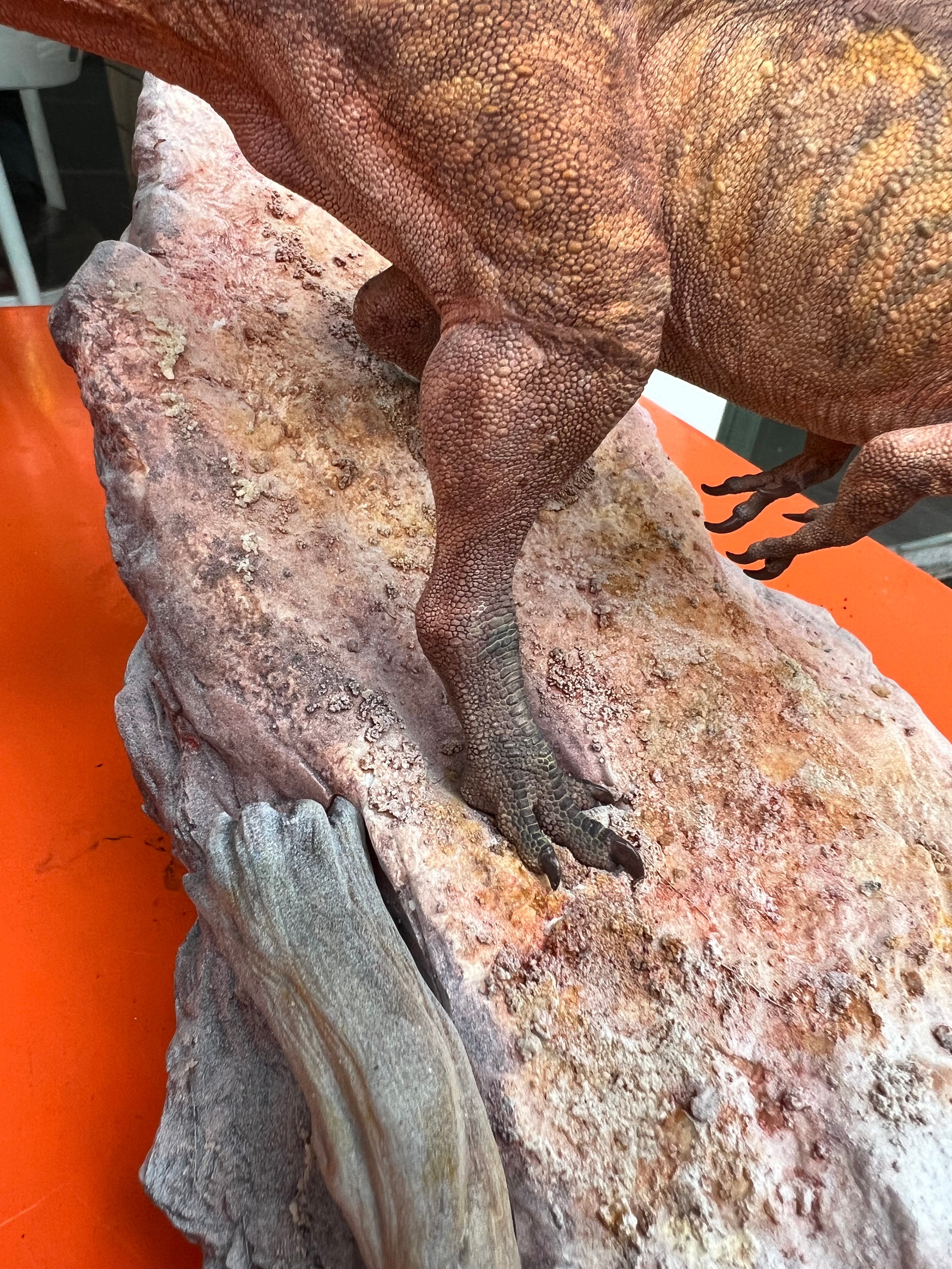 LINGHU ART STUDIO Dilophosaurus Scene Model Kit