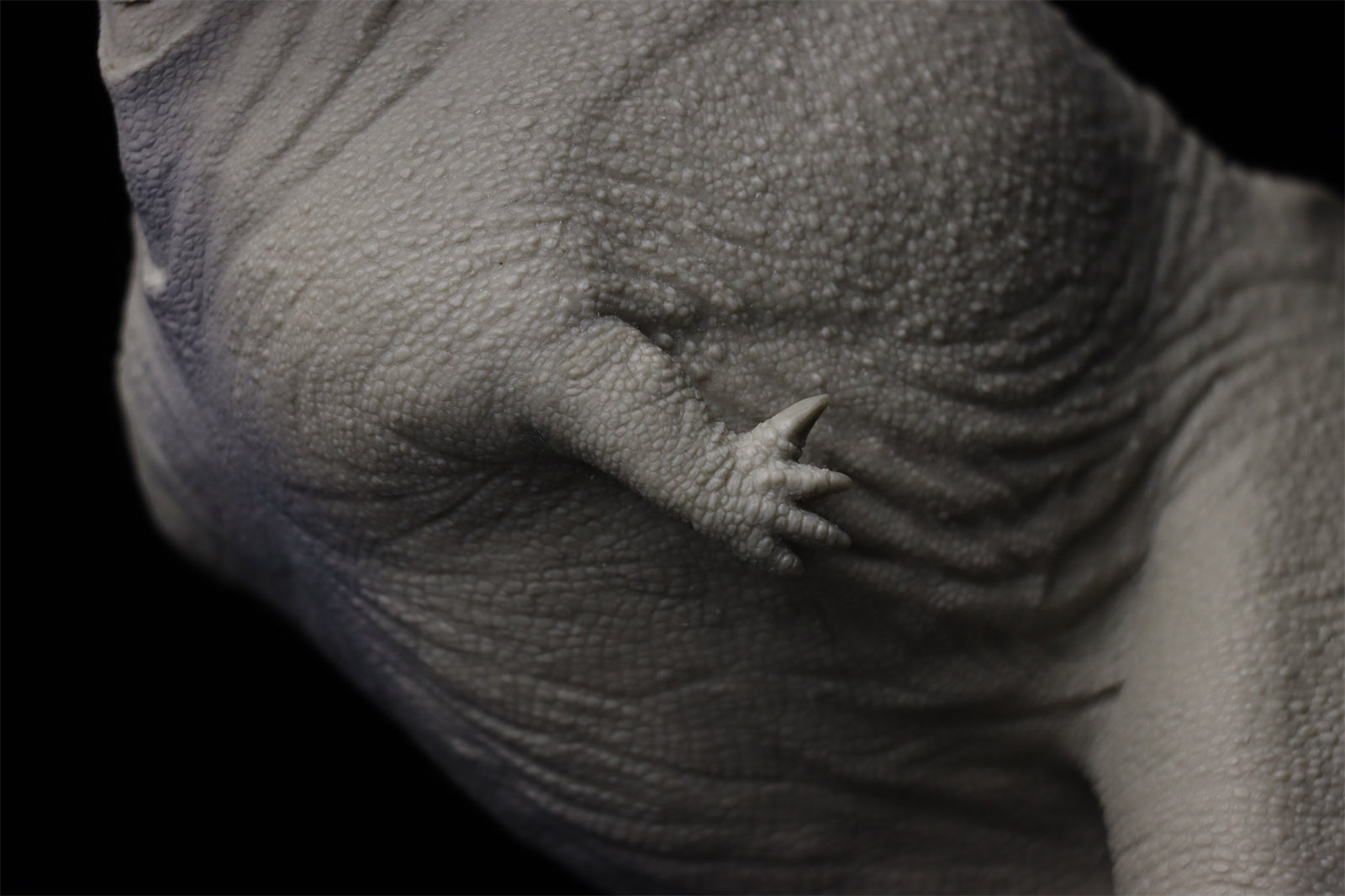 Sensen 1:15 Scale Carnotaurus Scene Statue