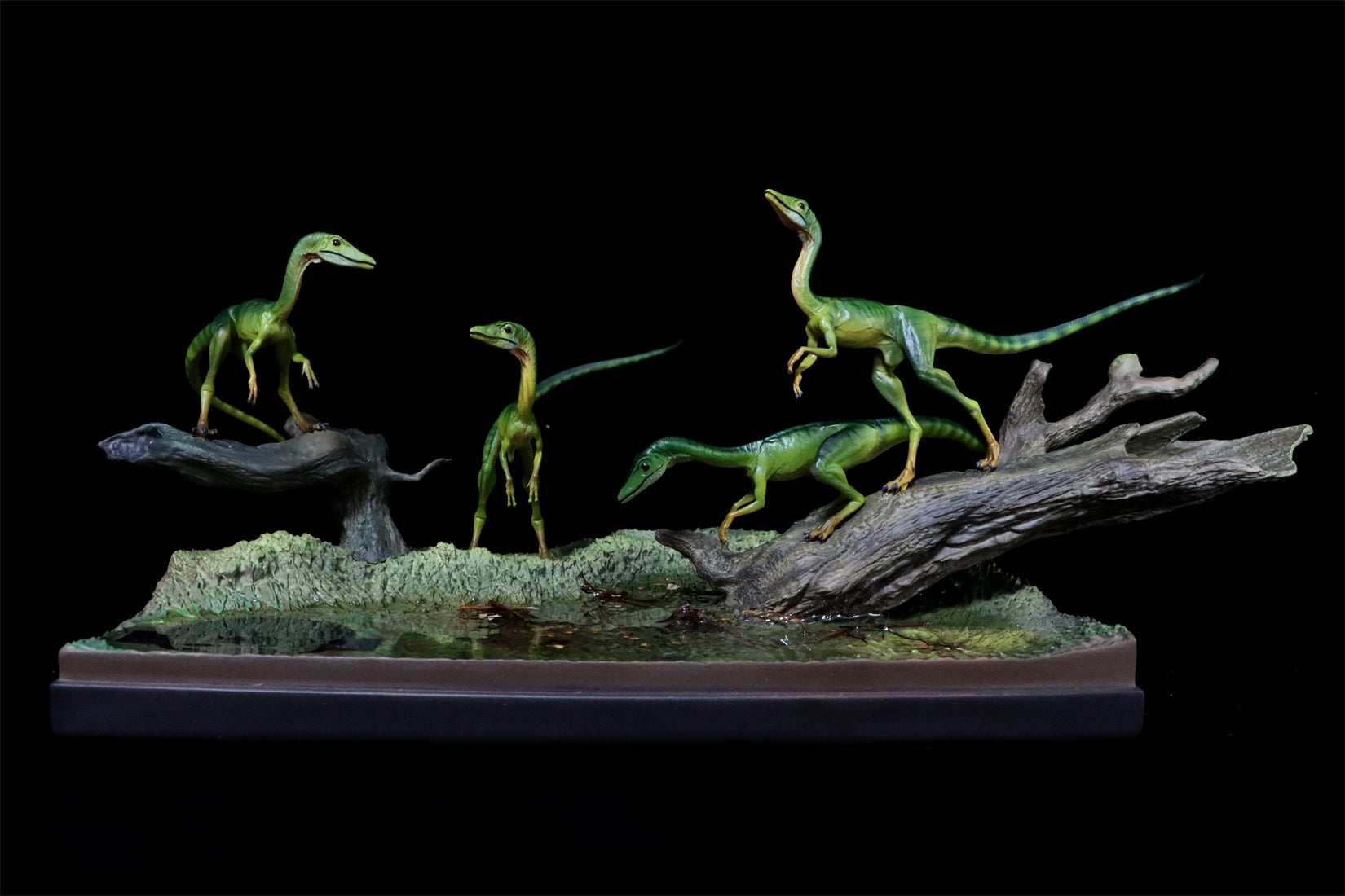 DINO DREAM 1/5 Scale Compsognathus Statue