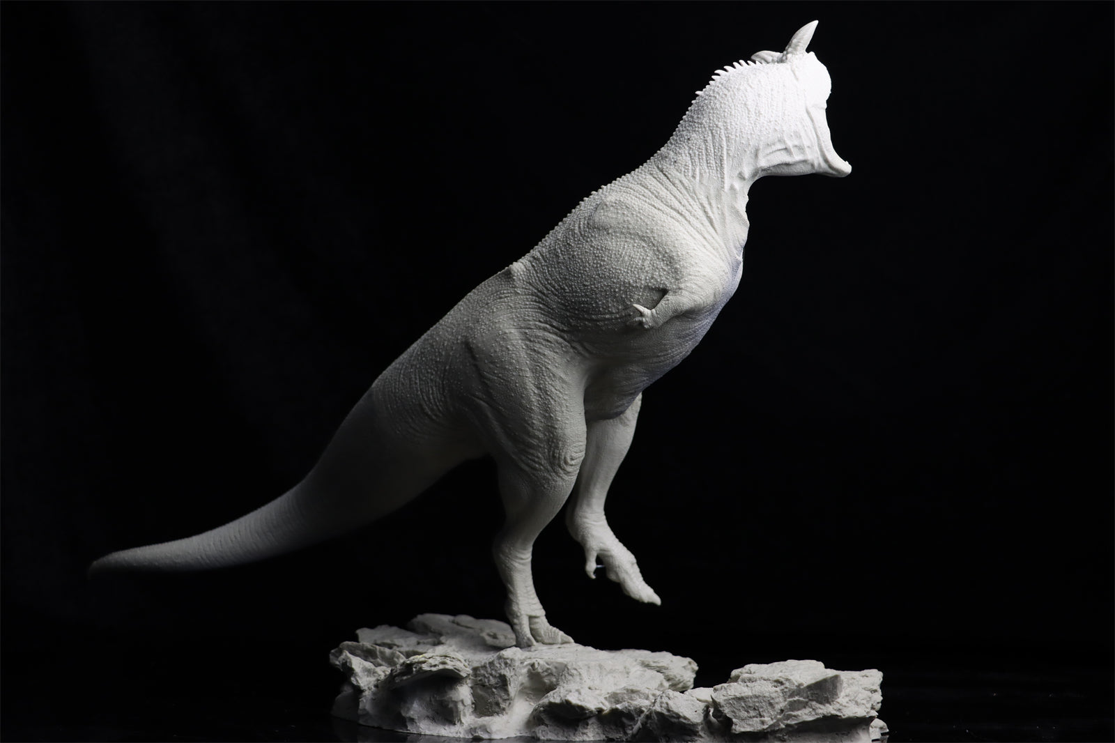 Sensen 1:15 Scale Carnotaurus Scene Statue