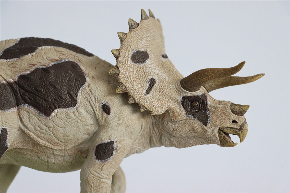 Nanmu 1/35 Triceratops Figure