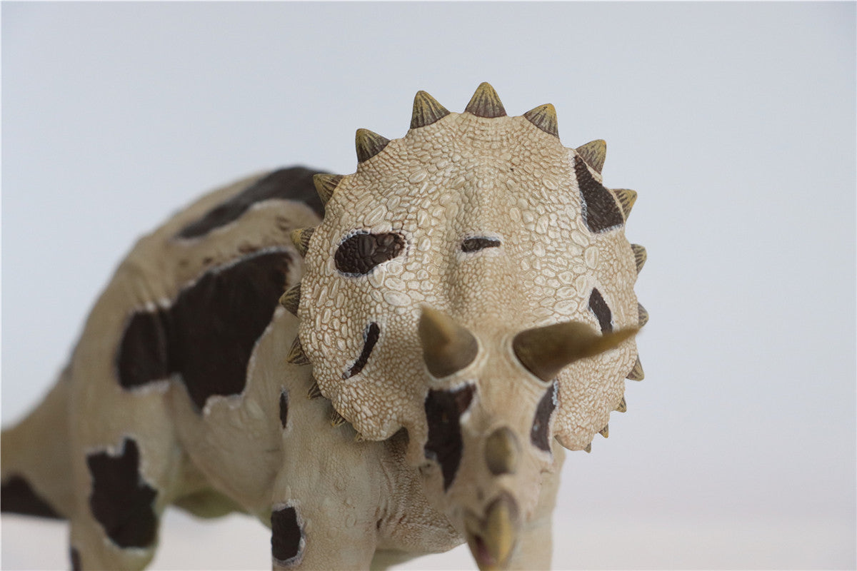 Nanmu 1/35 Triceratops Figure