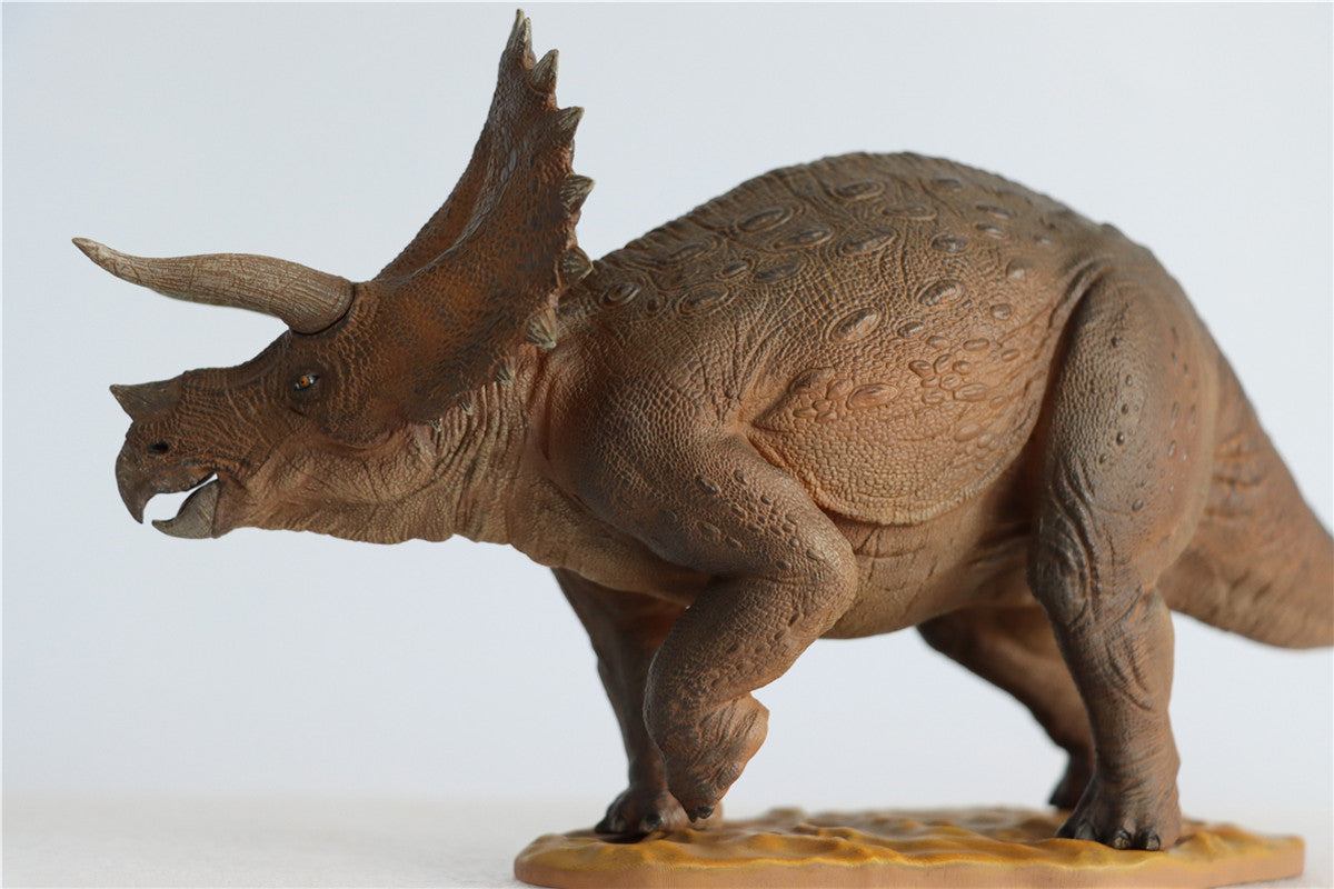 Nanmu 1/35 Triceratops Figure