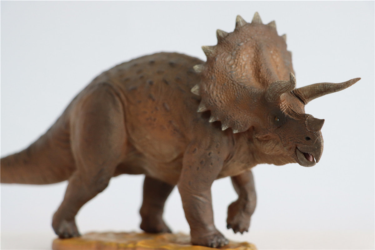 Nanmu 1/35 Triceratops Figure