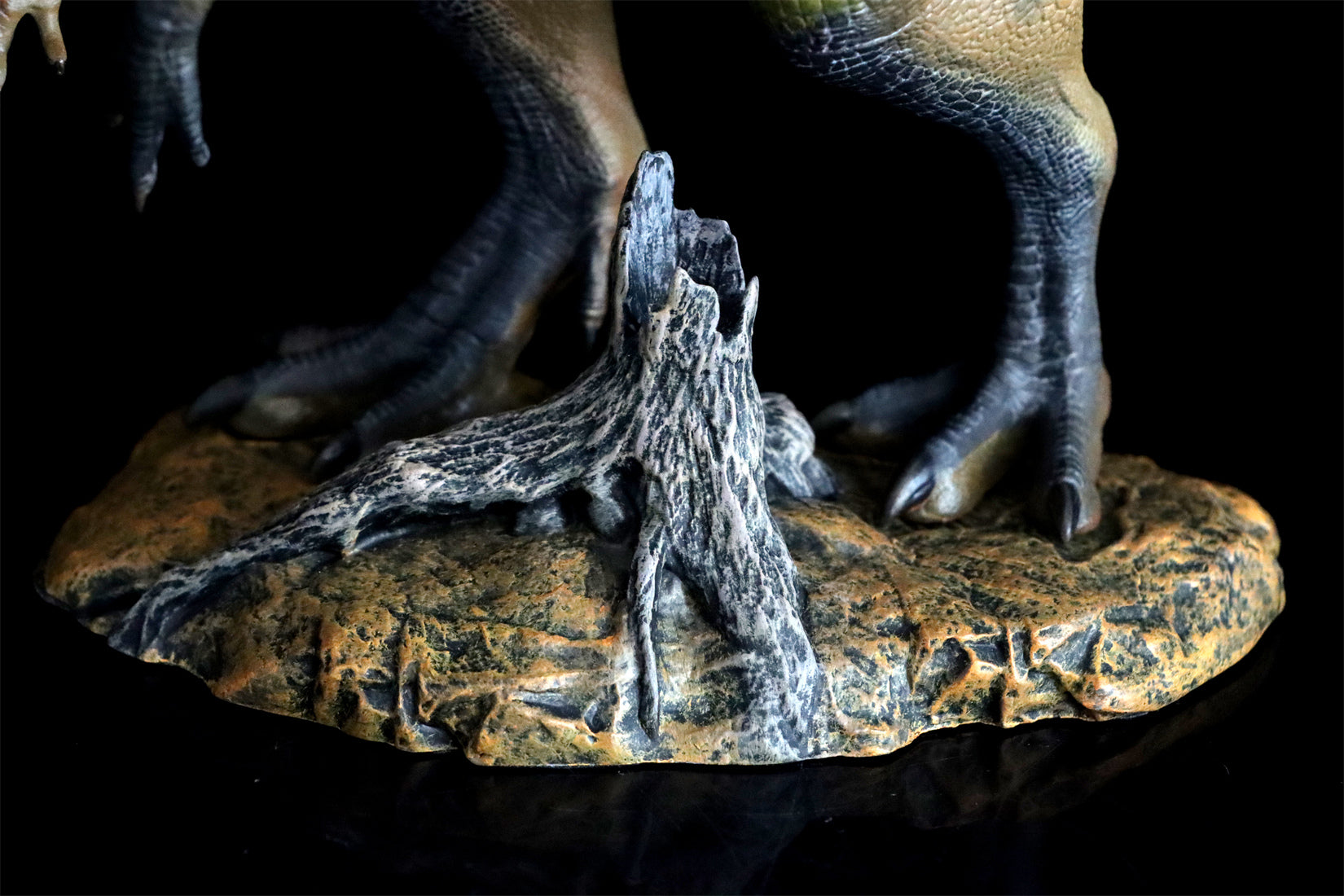 Nanmu Giganotosaurus 2.0 The King of the Border Figure