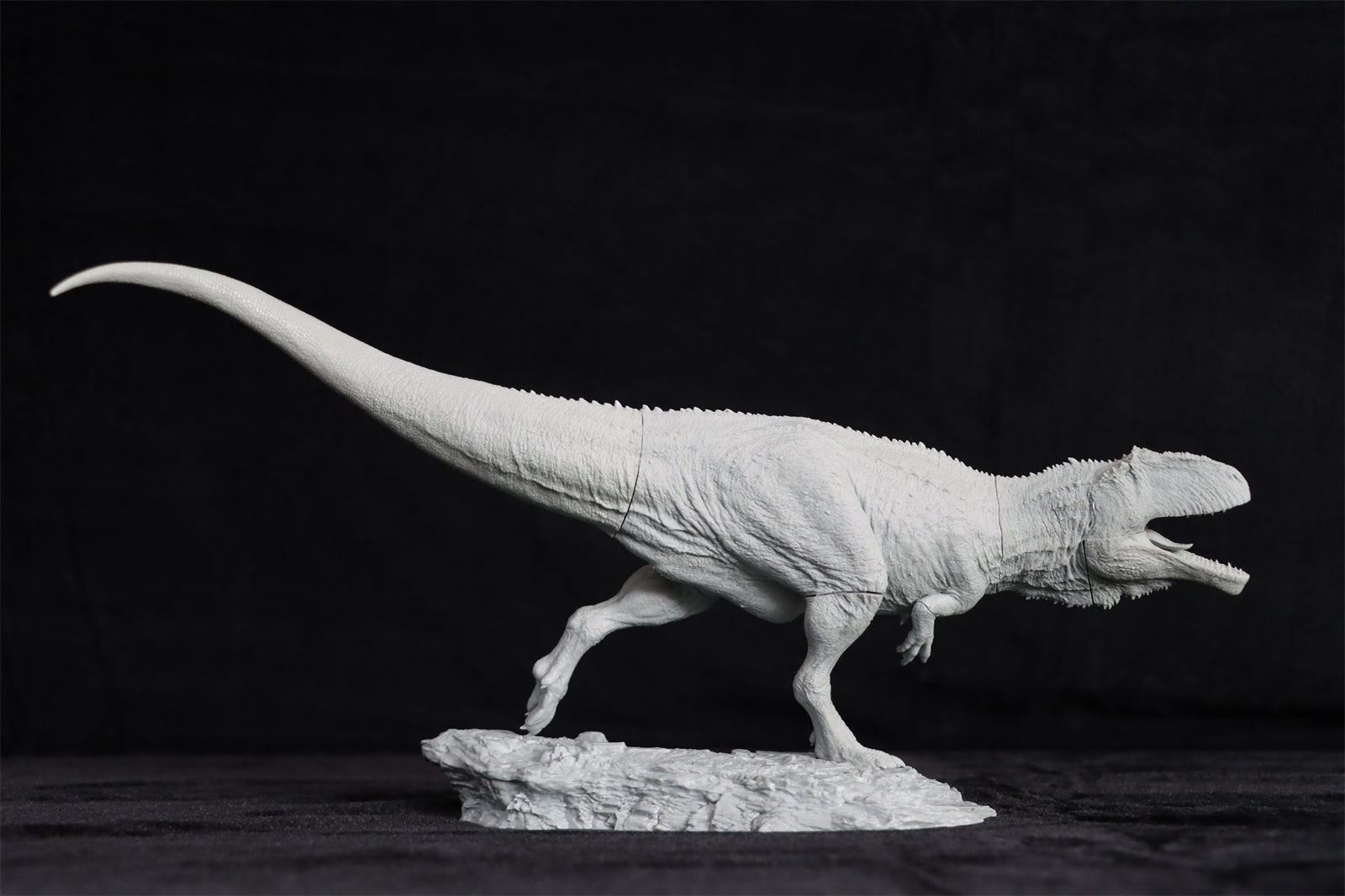 1/35 Giganotosaurus Statue