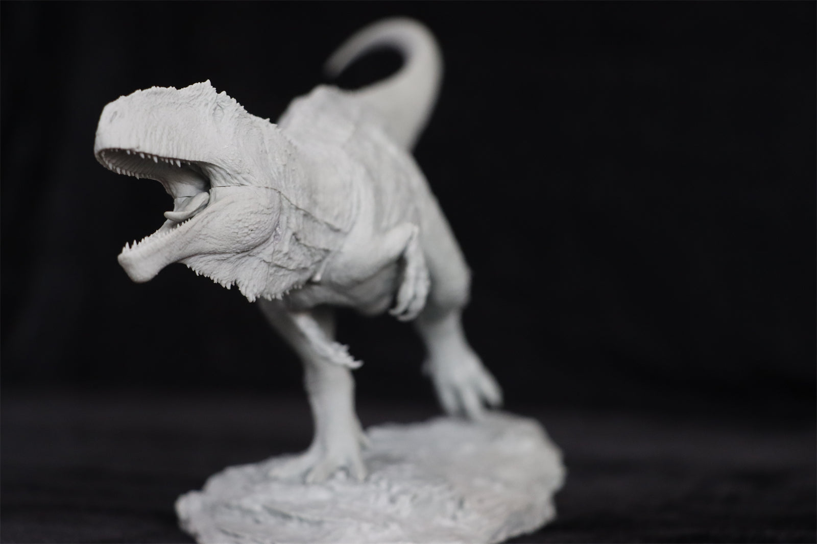 1/35 Giganotosaurus Statue