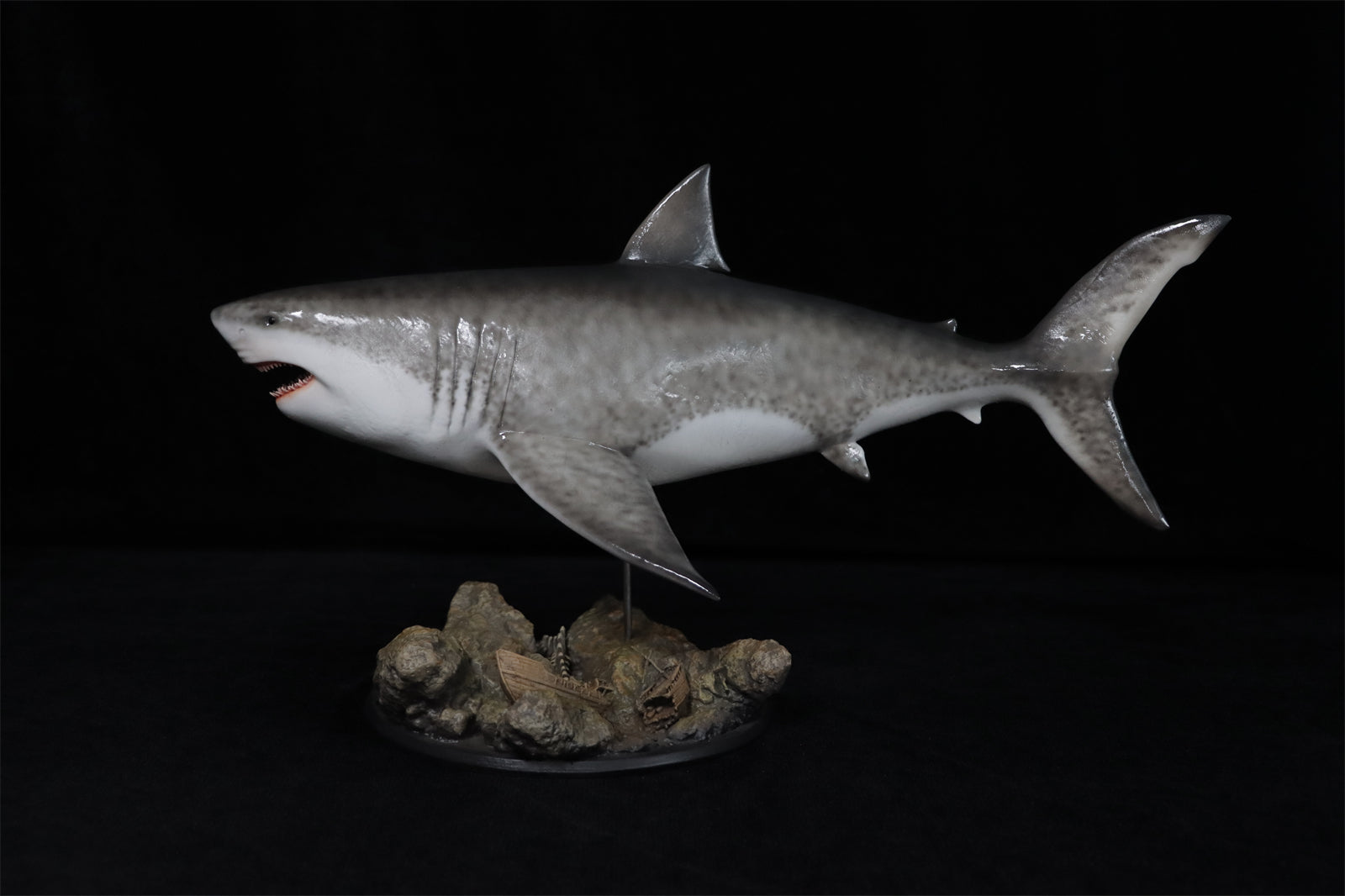 Rheic 1/35 Megalodon Statue