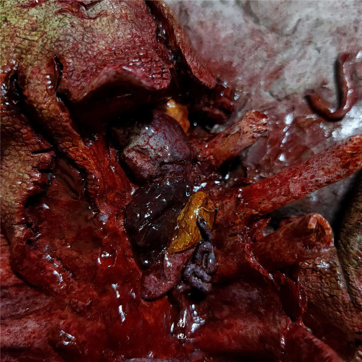 Corythosaurus Corpse Statue