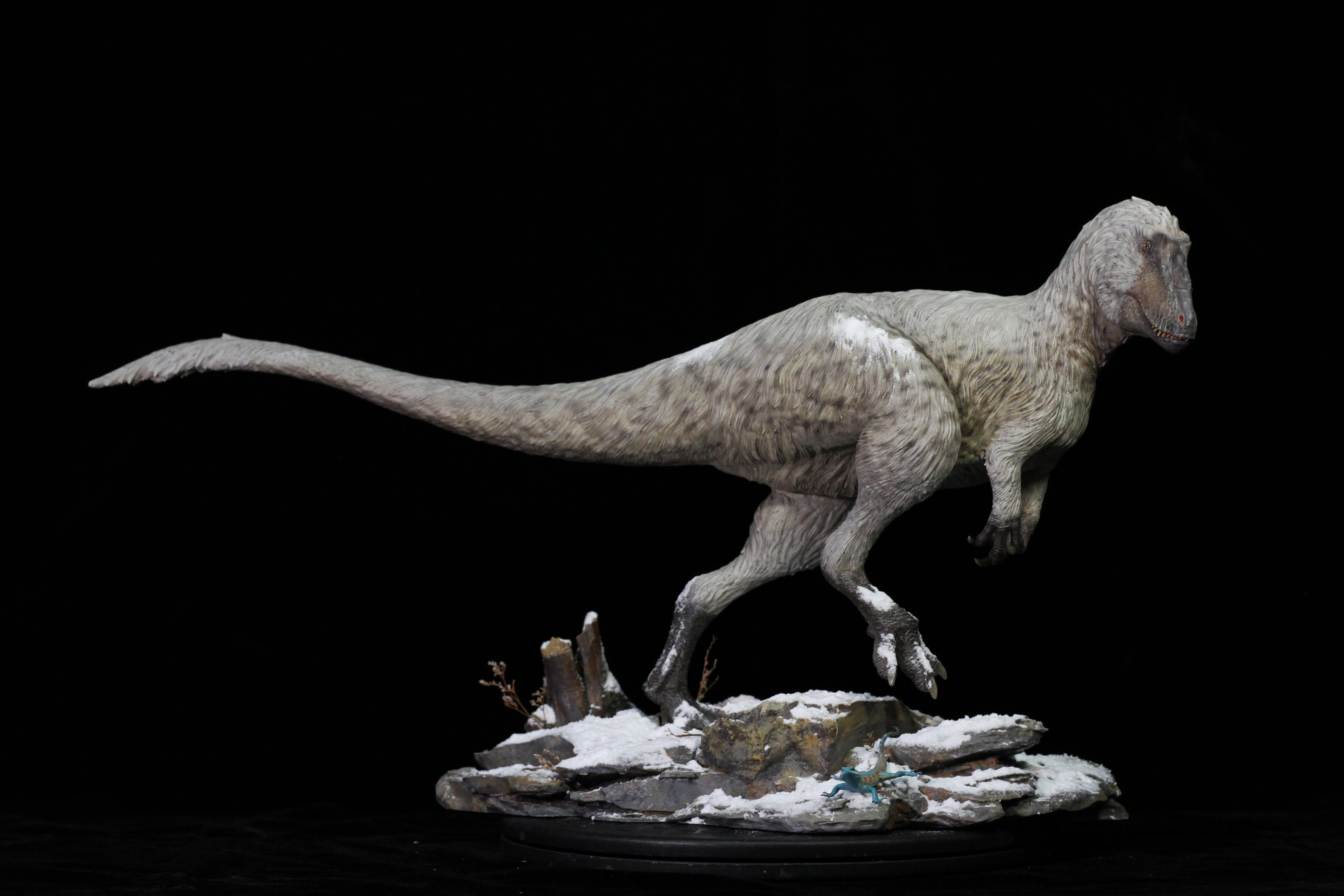 Yutyrannus Scene Statue