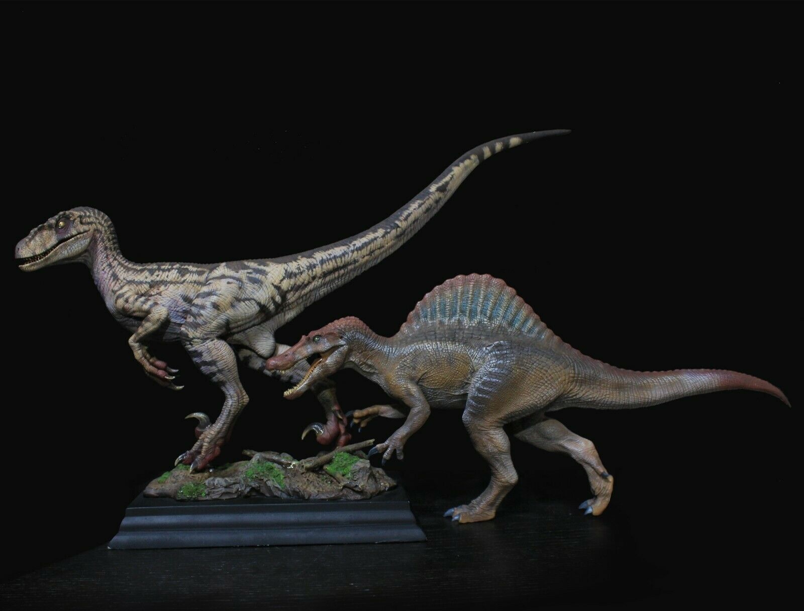 W-Dragon 1/8 Deinonychus Statue