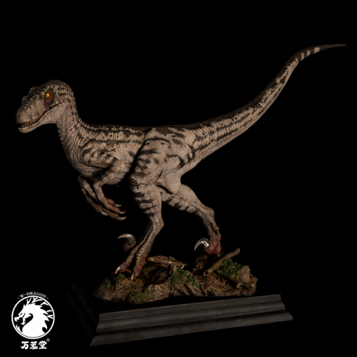 W-Dragon 1/8 Deinonychus Statue