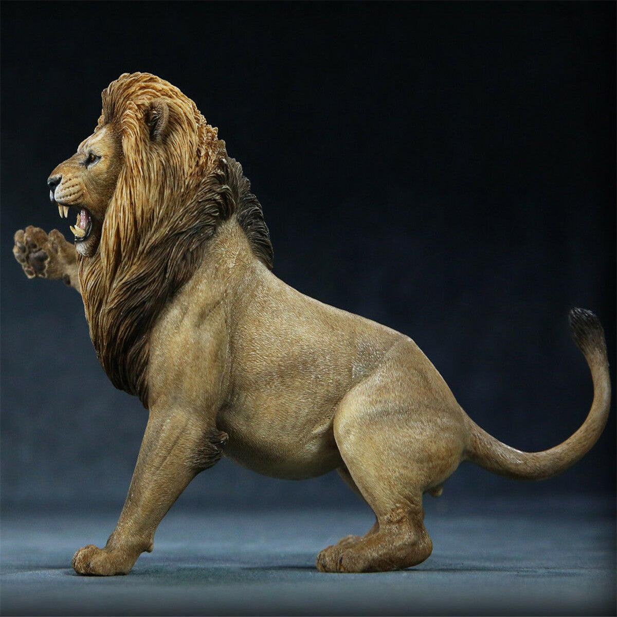 Nanmu Thundering Rage Africa lion VS Spotted hyena Figure